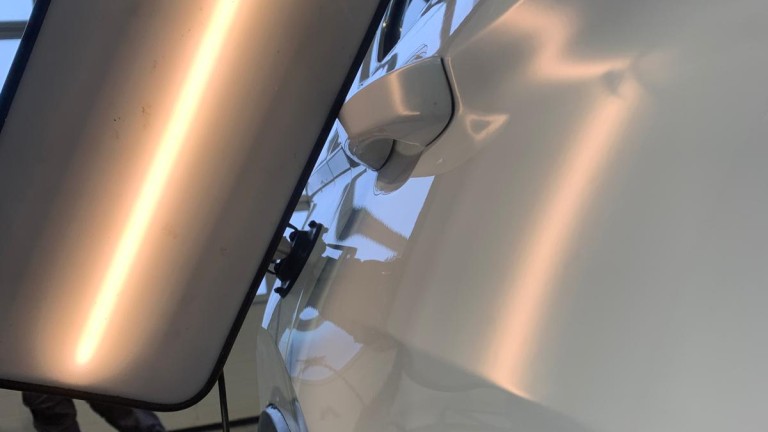 Nachherbild, die Beule wurde erfolgreich entfernt